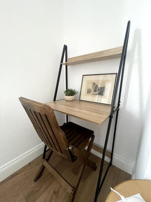 Abergavenny Center 2-Bed Flat Apartman Kültér fotó