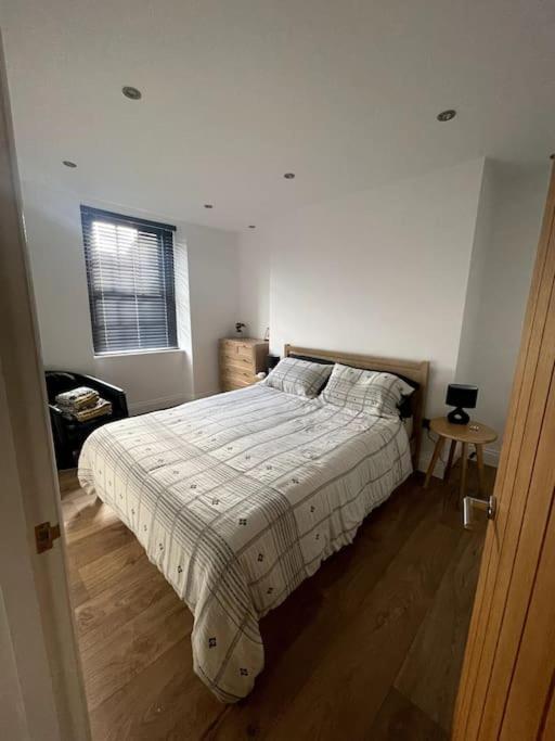 Abergavenny Center 2-Bed Flat Apartman Kültér fotó
