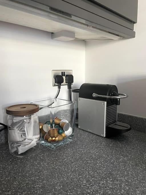 Abergavenny Center 2-Bed Flat Apartman Kültér fotó