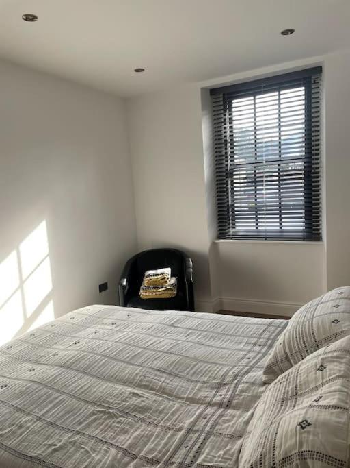 Abergavenny Center 2-Bed Flat Apartman Kültér fotó